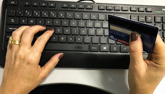 Relatório do Desenrola limita juros do rotativo a 100% da dívida